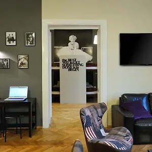  Hostel Hollywood Polska